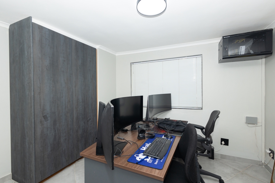 4 Bedroom Property for Sale in Ridgeworth Western Cape